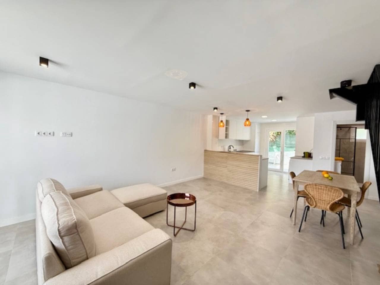 3 makuuhuone Rivitalo vuokrattavana paikassa Rincon de la Victoria mukana uima-altaan 
autotalli - 1 750 € (Ref: 9407855)