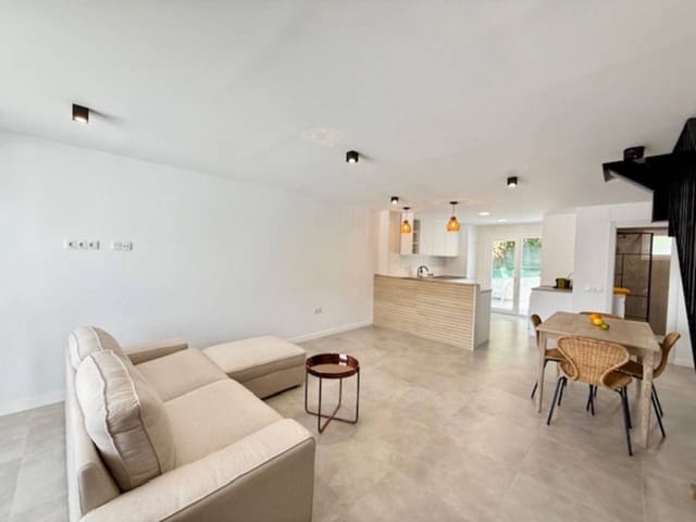 3 makuuhuone Rivitalo vuokrattavana paikassa Rincón de la Victoria mukana uima-altaan 
autotalli - 1 750 € (Ref: 9407855)