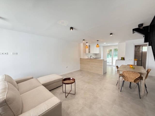 3 makuuhuone Rivitalo vuokrattavana paikassa Rincón de la Victoria mukana uima-altaan 
autotalli - 1 750 € (Ref: 9407855)