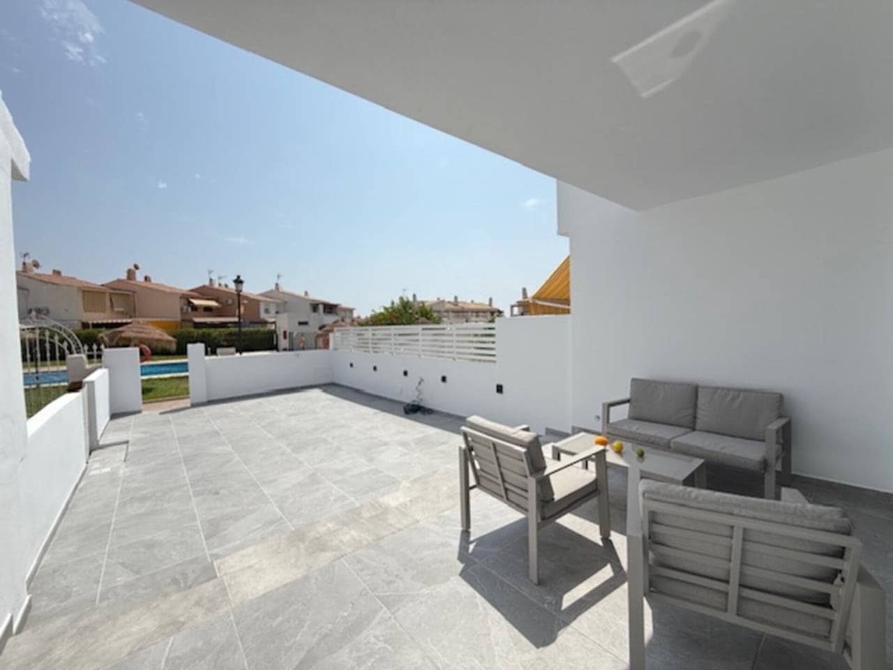 3 makuuhuone Rivitalo vuokrattavana paikassa Rincon de la Victoria mukana uima-altaan 
autotalli - 1 750 € (Ref: 9407855)