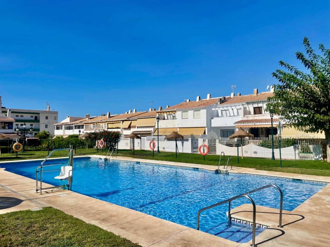 3 makuuhuone Rivitalo vuokrattavana paikassa Rincon de la Victoria mukana uima-altaan 
autotalli - 1 750 € (Ref: 9407855)