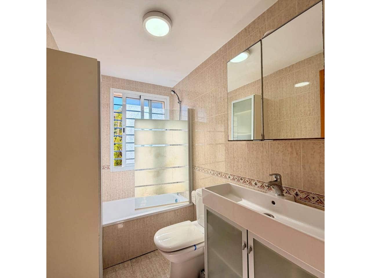 1 bedroom Flat for sale in Velez-Malaga with pool garage - € 220,000 (Ref: 9409098)