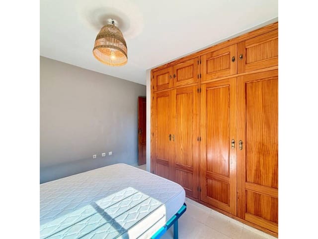 1 bedroom Flat for sale in Vélez-Málaga with pool garage - € 220,000 (Ref: 9409098)