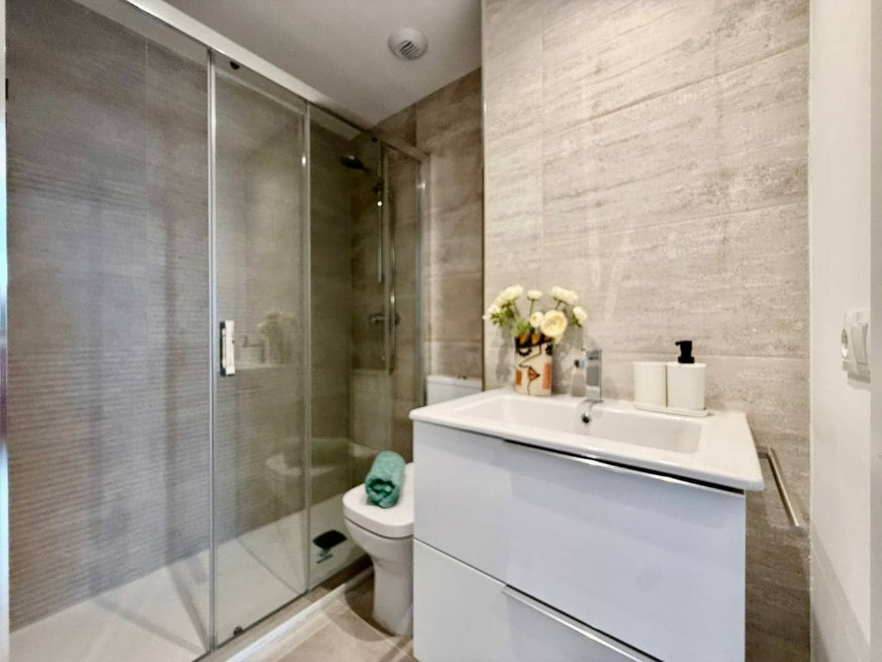 2 bedroom Penthouse for rent in Rincon de la Victoria with pool garage - € 1,000 (Ref: 9412588)