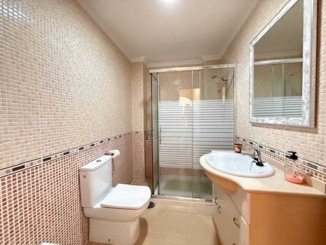 Piso de 3 habitaciones en Rincón de la Victoria en alquiler con piscina garaje - 950 € (Ref: 9412589)