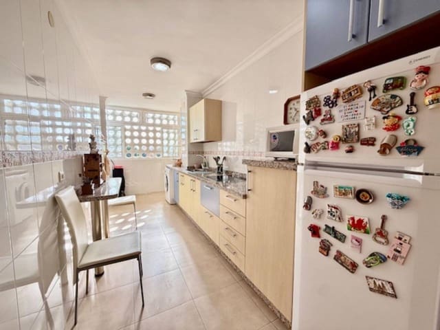 Piso de 3 habitaciones en Rincón de la Victoria en alquiler con piscina garaje - 950 € (Ref: 9412589)