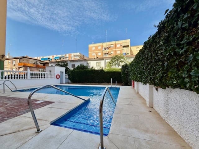 Piso de 3 habitaciones en Rincón de la Victoria en alquiler con piscina garaje - 950 € (Ref: 9412589)