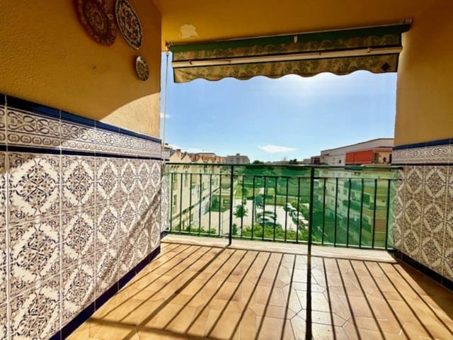 Piso de 3 habitaciones en Rincón de la Victoria en alquiler con piscina garaje - 950 € (Ref: 9412589)