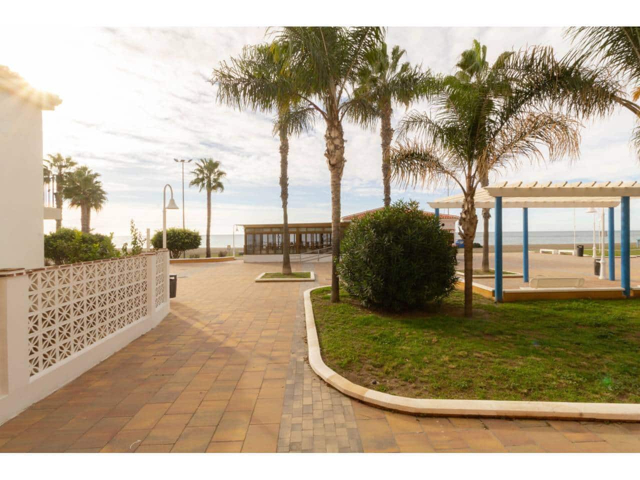 2 bedroom Flat for sale in Rincon de la Victoria with garage - € 360,000 (Ref: 9438801)