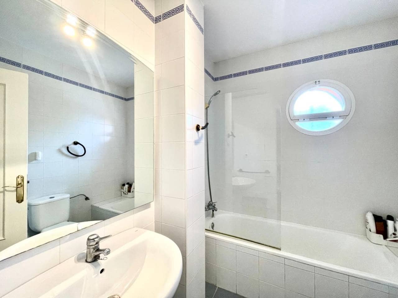 3 soverom Rekkehus til leie i Velez-Malaga med svømmebasseng garasje - € 1 500 (Ref: 9451770)