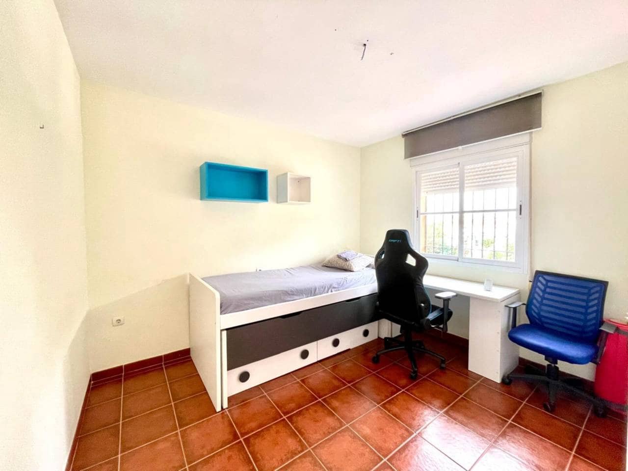 3 soverom Rekkehus til leie i Velez-Malaga med svømmebasseng garasje - € 1 500 (Ref: 9451770)