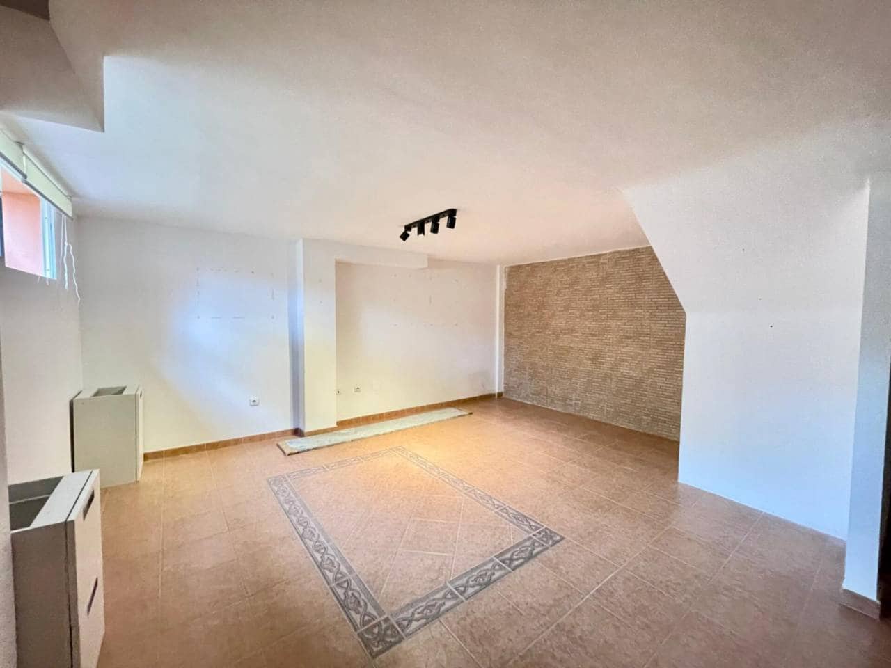 3 soverom Rekkehus til leie i Velez-Malaga med svømmebasseng garasje - € 1 500 (Ref: 9451770)