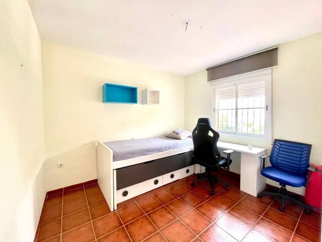 3 soverom Rekkehus til leie i Vélez-Málaga med svømmebasseng garasje - € 1 500 (Ref: 9451770)