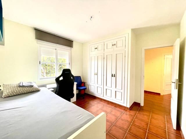 3 soverom Rekkehus til leie i Vélez-Málaga med svømmebasseng garasje - € 1 500 (Ref: 9451770)