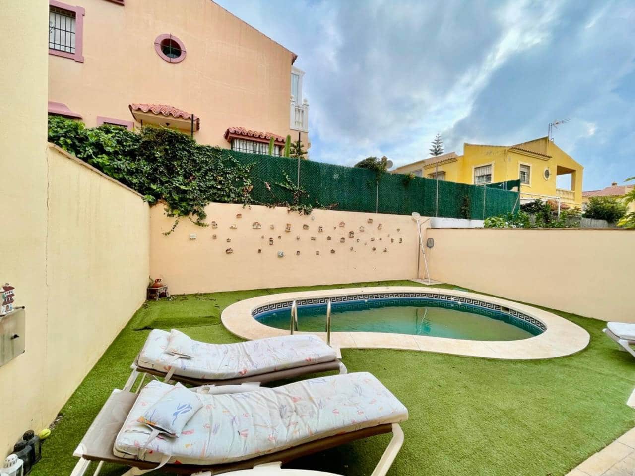 3 soverom Rekkehus til leie i Velez-Malaga med svømmebasseng garasje - € 1 500 (Ref: 9451770)