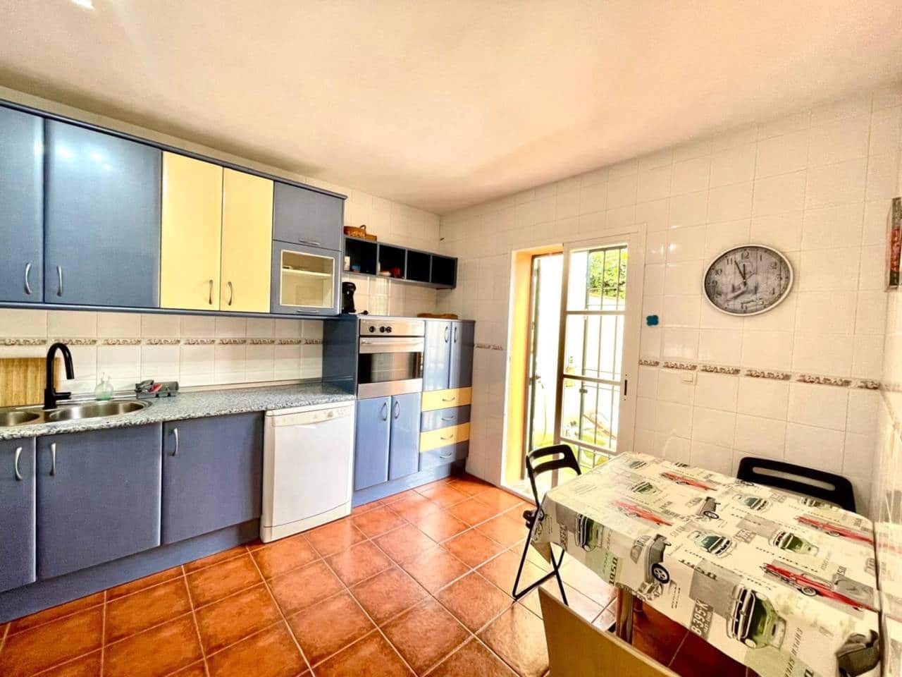 3 soverom Rekkehus til leie i Velez-Malaga med svømmebasseng garasje - € 1 500 (Ref: 9451770)