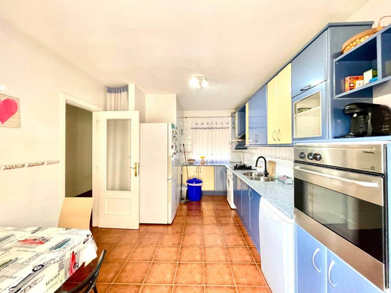 3 soverom Rekkehus til leie i Velez-Malaga med svømmebasseng garasje - € 1 500 (Ref: 9451770)