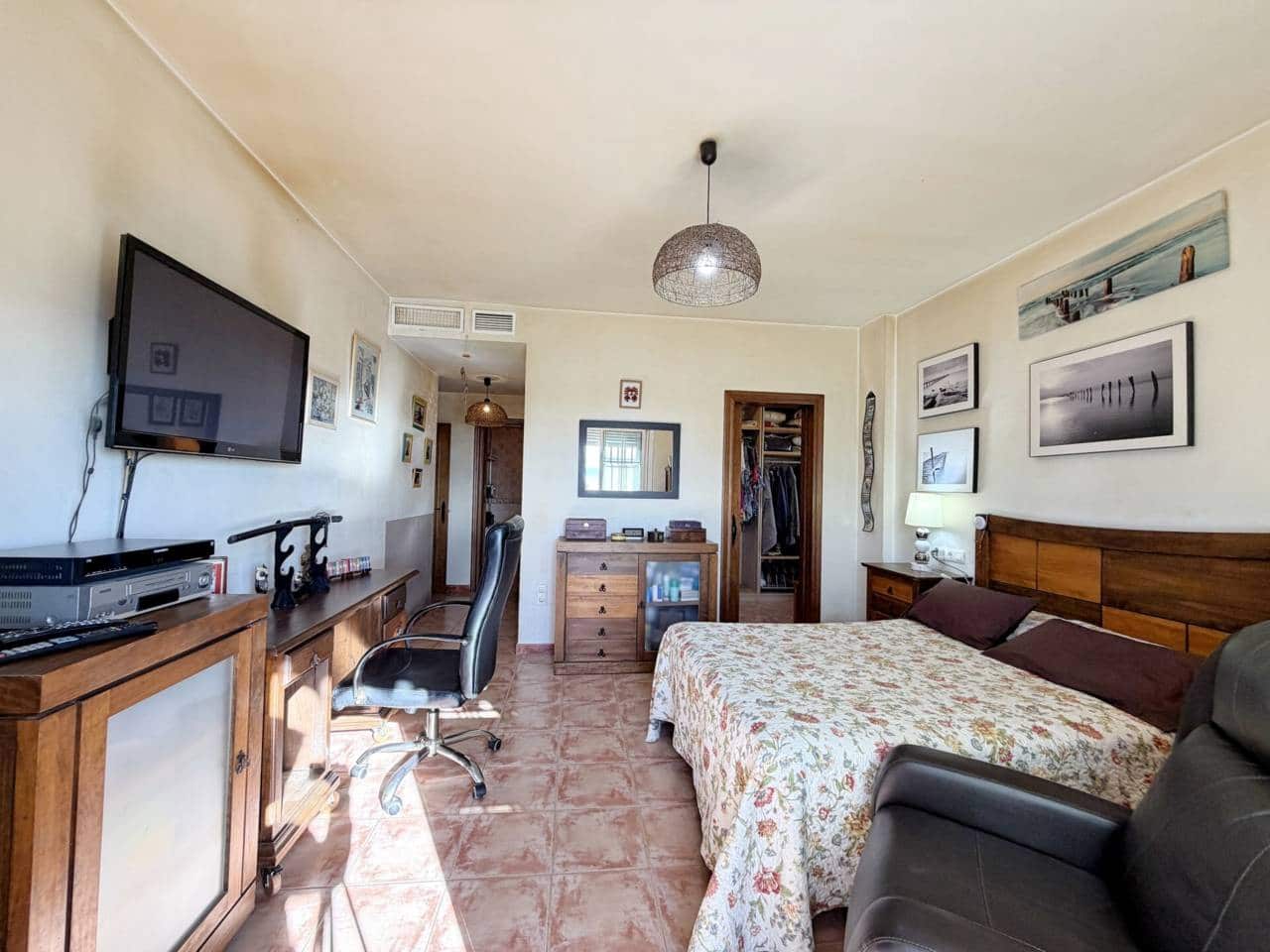 4 Zimmer Villa zu verkaufen in Torre de Benagalbon mit Pool Garage - 645.000 € (Ref: 9485506)