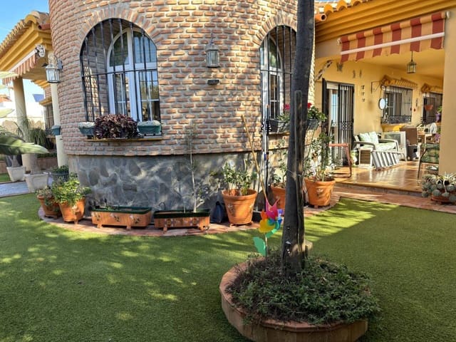 4 Zimmer Villa zu verkaufen in Torre de Benagalbon, Rincón de la Victoria mit Pool Garage - 645.000 € (Ref: 9485506)