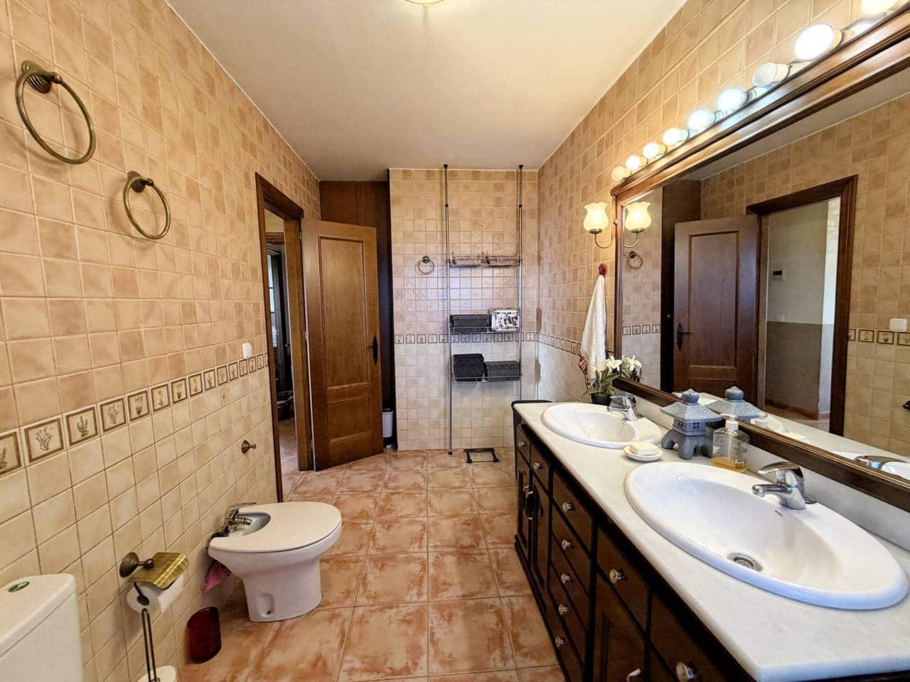 4 Zimmer Villa zu verkaufen in Torre de Benagalbon mit Pool Garage - 645.000 € (Ref: 9485506)