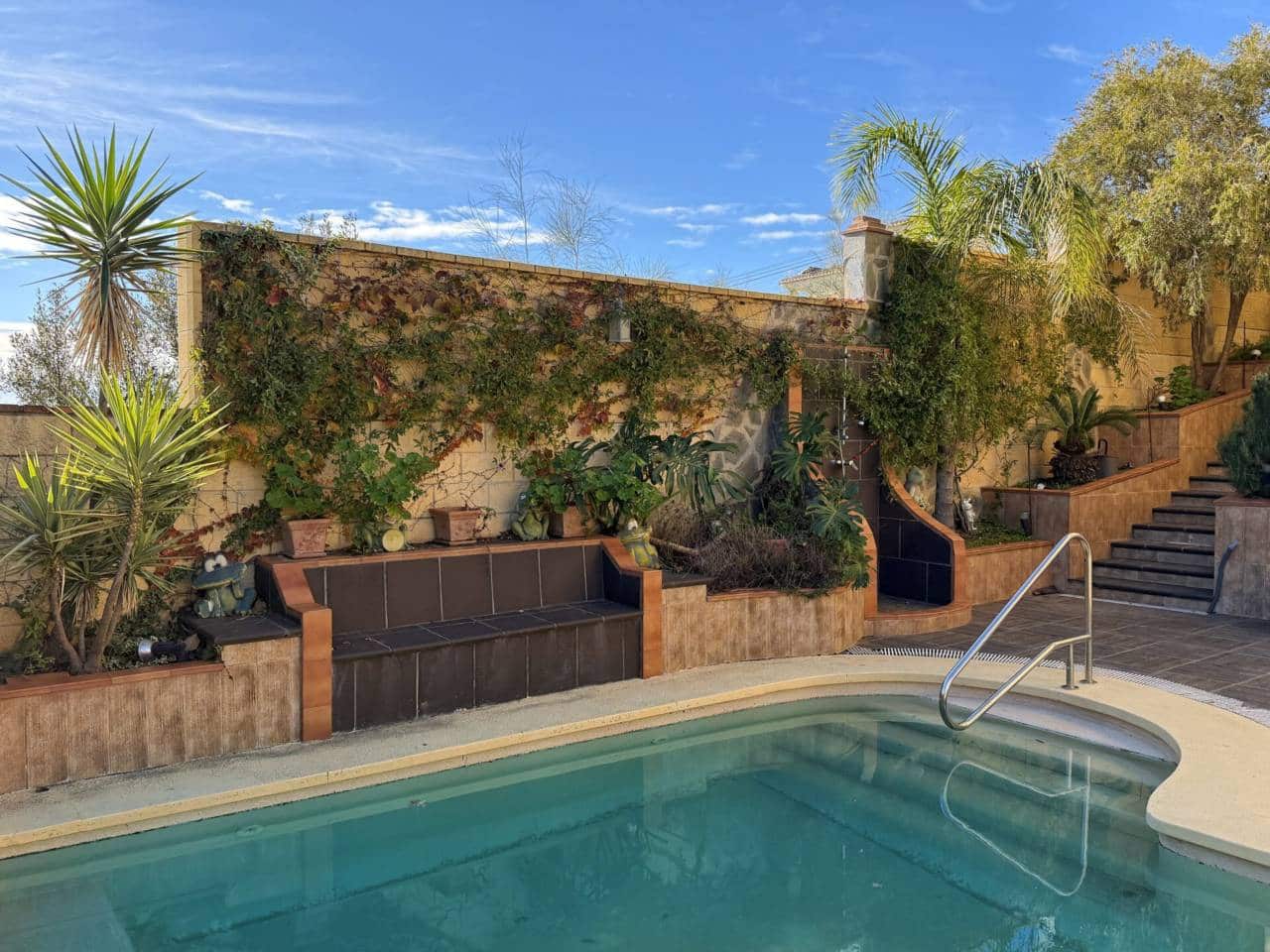 4 Zimmer Villa zu verkaufen in Torre de Benagalbon mit Pool Garage - 645.000 € (Ref: 9485506)