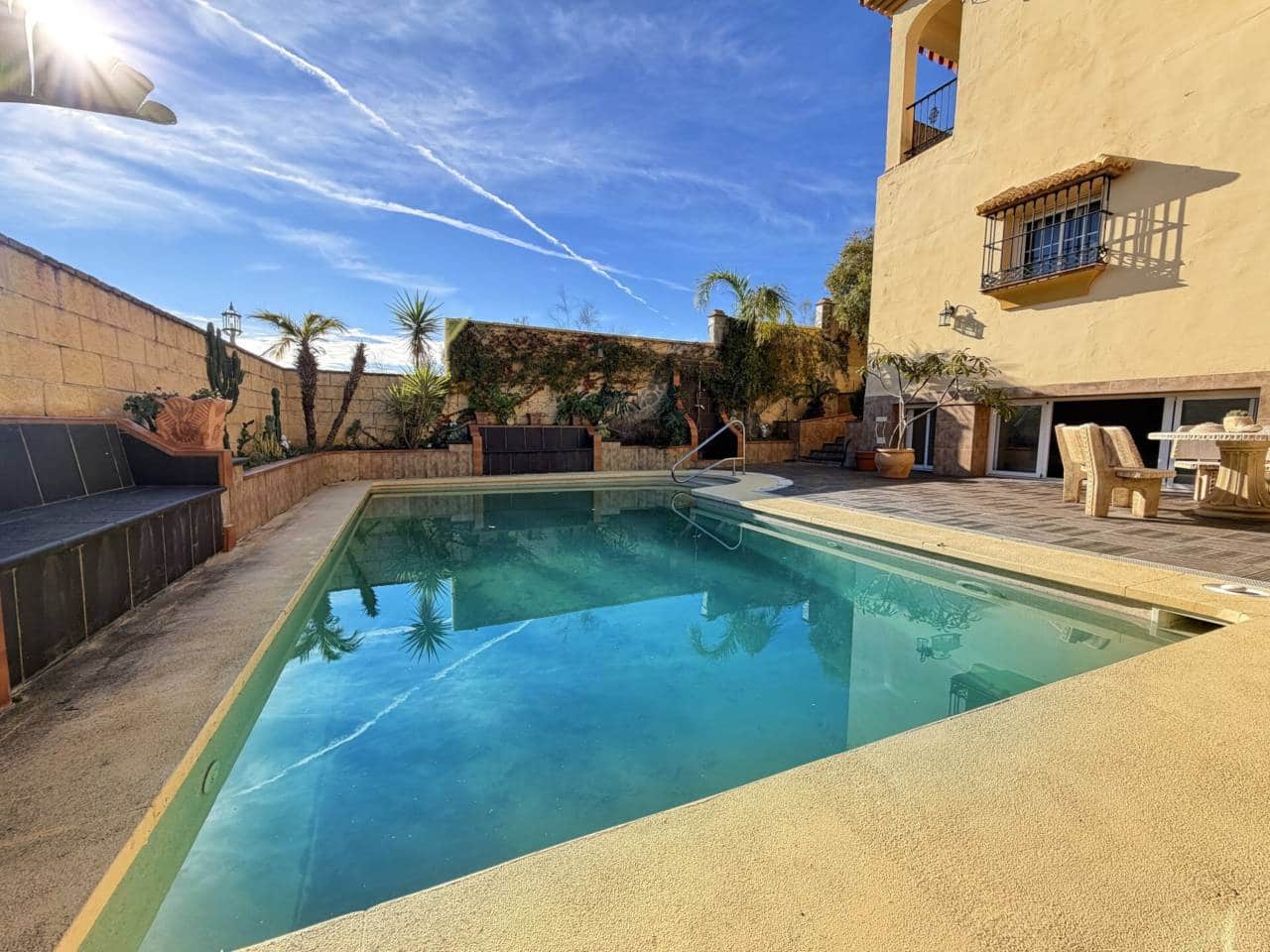 4 Zimmer Villa zu verkaufen in Torre de Benagalbon mit Pool Garage - 645.000 € (Ref: 9485506)