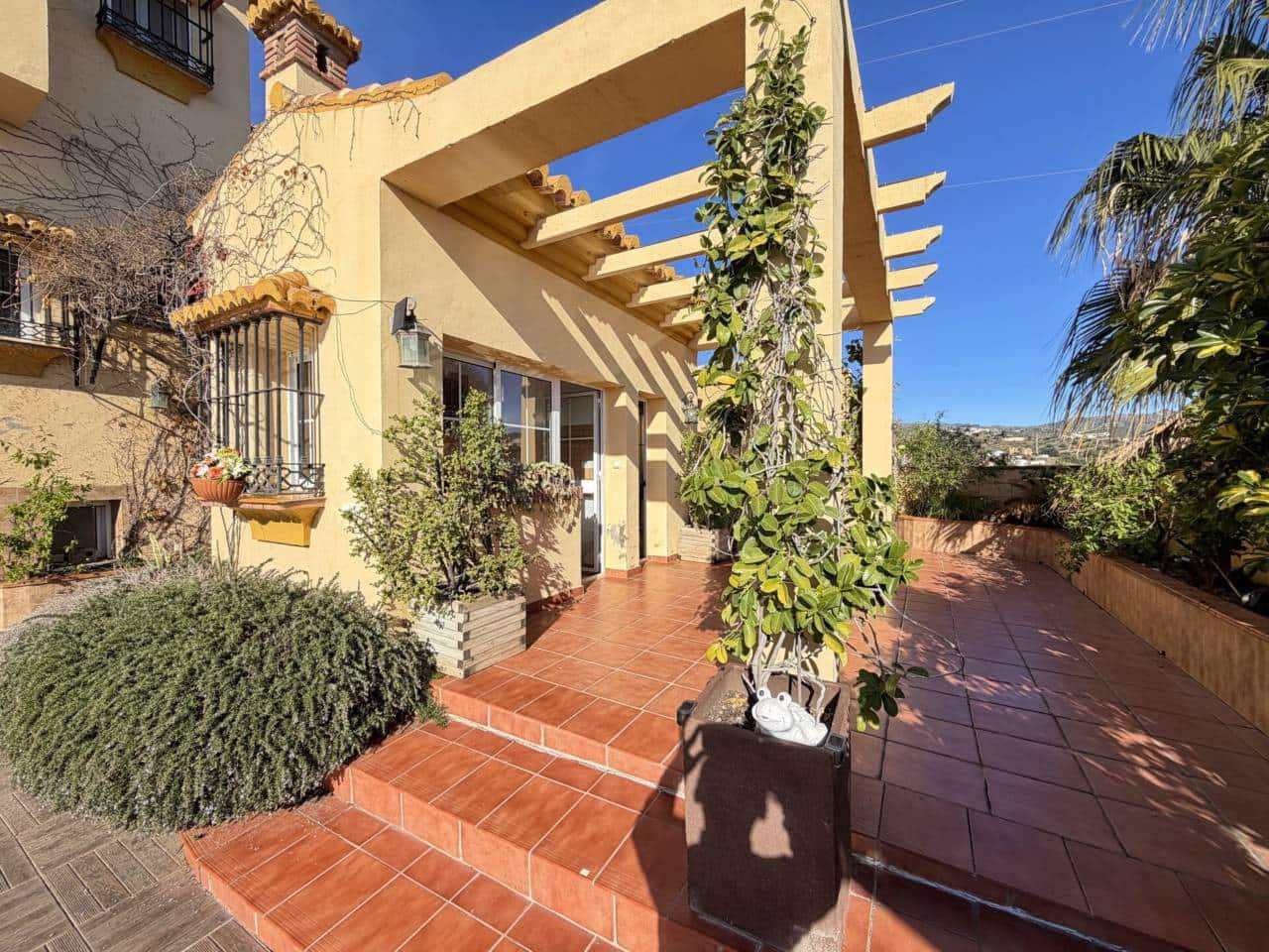 4 Zimmer Villa zu verkaufen in Torre de Benagalbon mit Pool Garage - 645.000 € (Ref: 9485506)