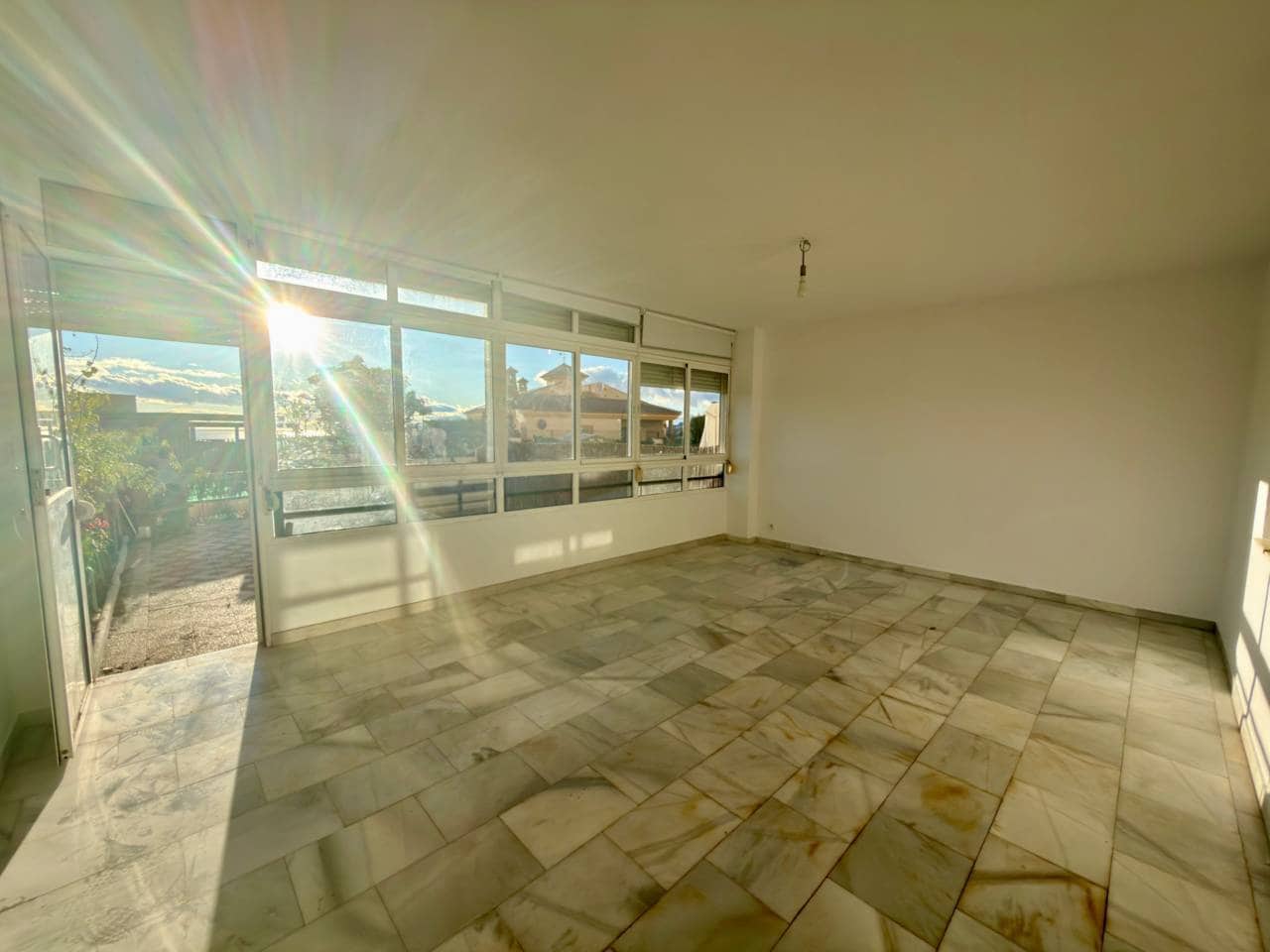 2 bedroom Flat for sale in Anoreta with pool garage - € 295,000 (Ref: 9485507)