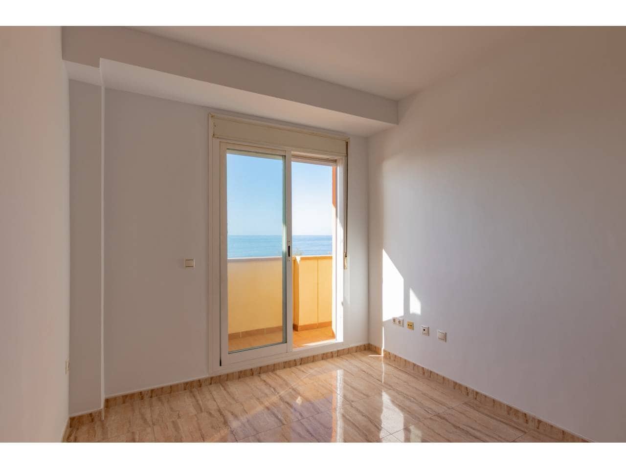 3 bedroom Terraced Villa for sale in Velez-Malaga with garage - € 435,000 (Ref: 9500964)