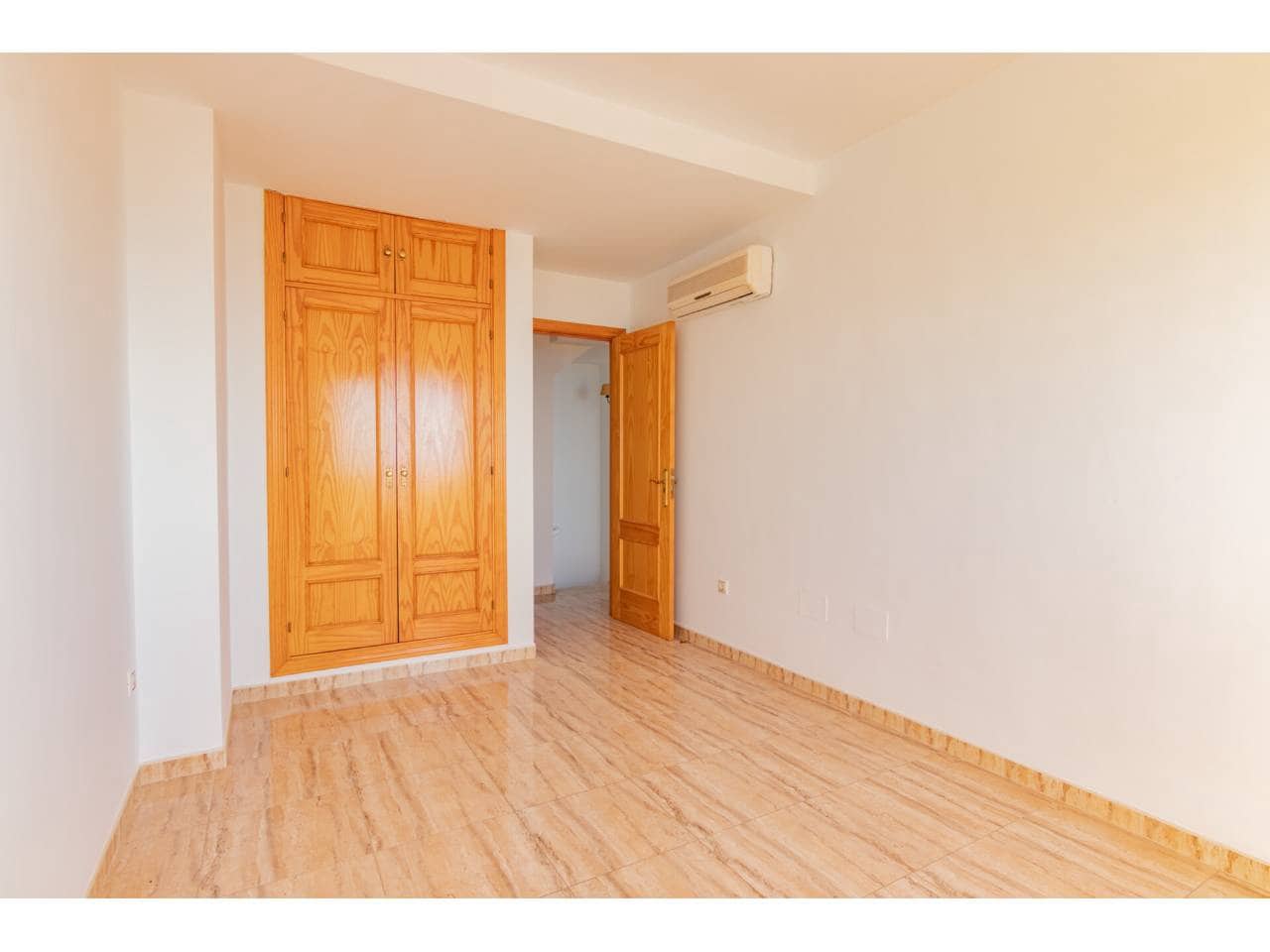 3 bedroom Terraced Villa for sale in Velez-Malaga with garage - € 435,000 (Ref: 9500964)