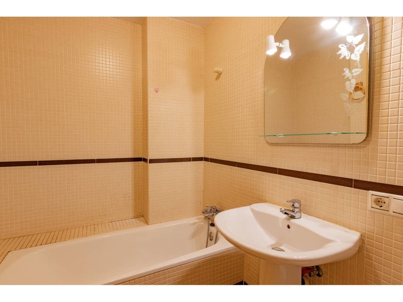 3 bedroom Terraced Villa for sale in Velez-Malaga with garage - € 435,000 (Ref: 9500964)