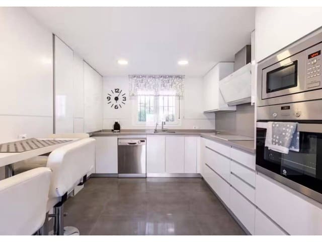 4 sovrum Radhus att hyra i Rincón de la Victoria med pool garage - 1 800 € (Ref: 9500965)