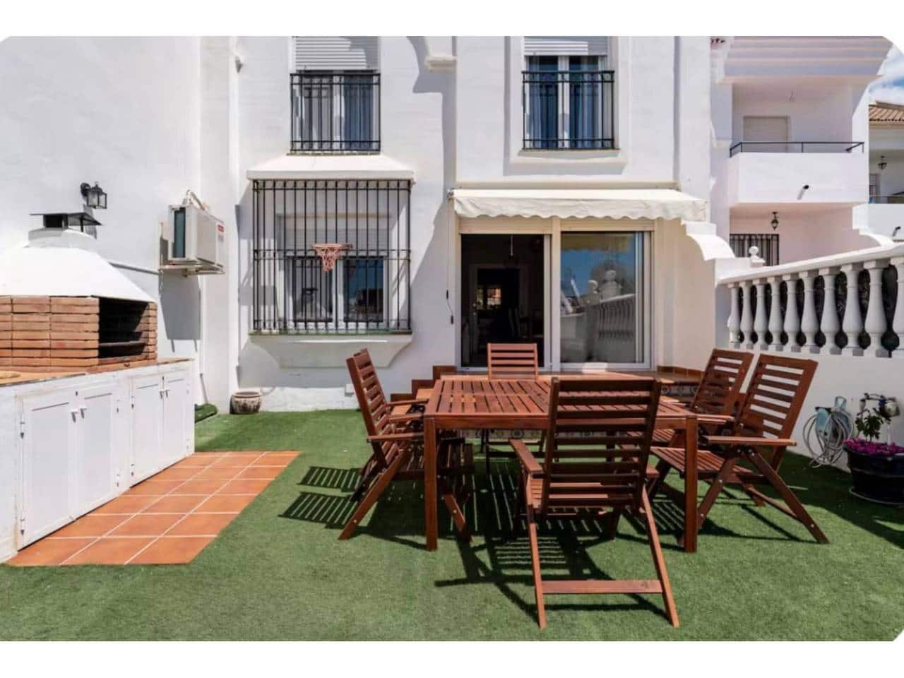 4 sovrum Radhus att hyra i Rincon de la Victoria med pool garage - 1 800 € (Ref: 9500965)