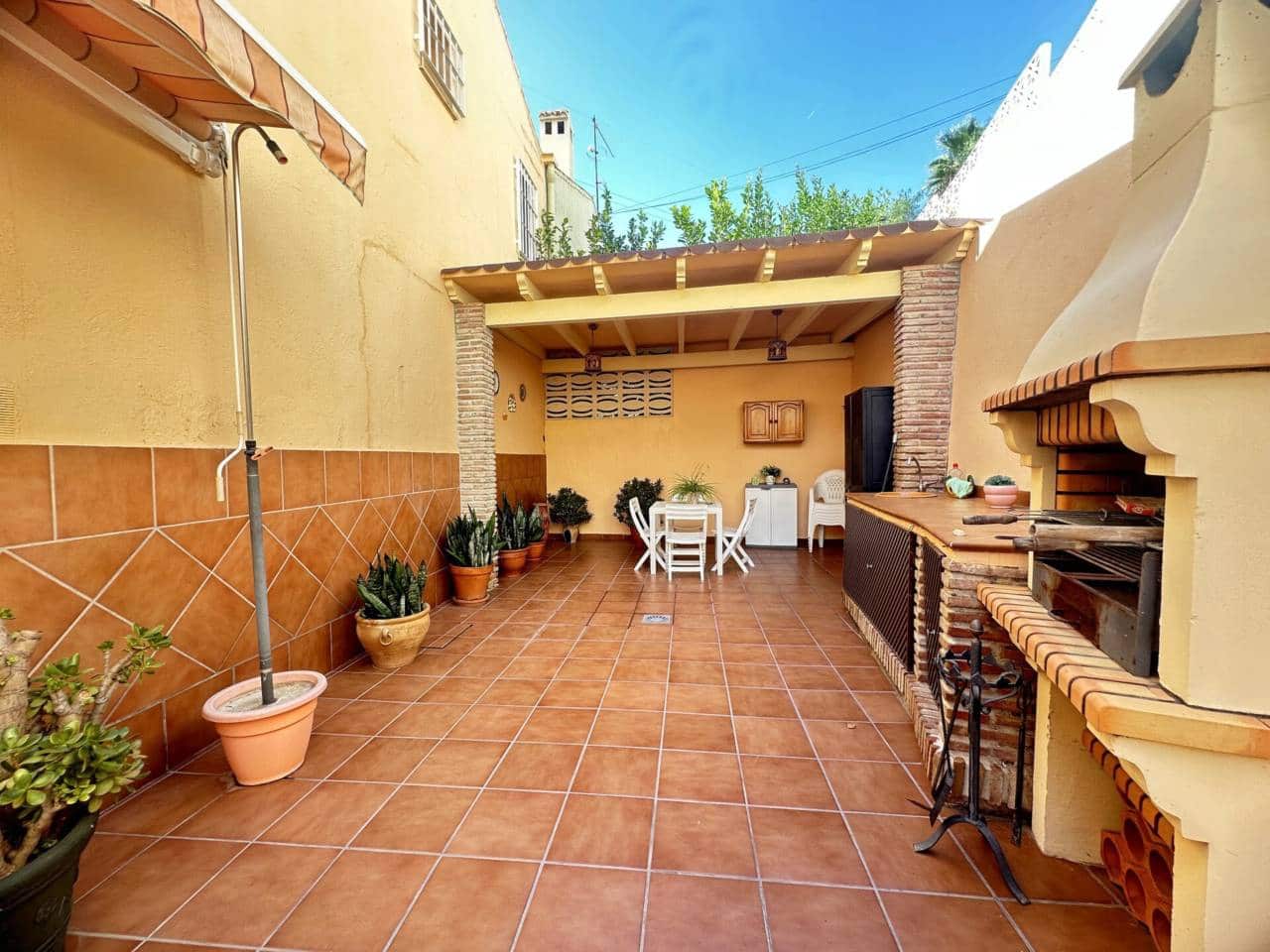 4 bedroom Villa for sale in Rincon de la Victoria with pool garage - € 685,000 (Ref: 9508099)