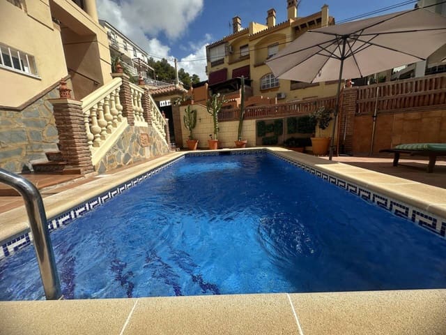 4 bedroom Villa for sale in Rincón de la Victoria with pool garage - € 685,000 (Ref: 9508099)
