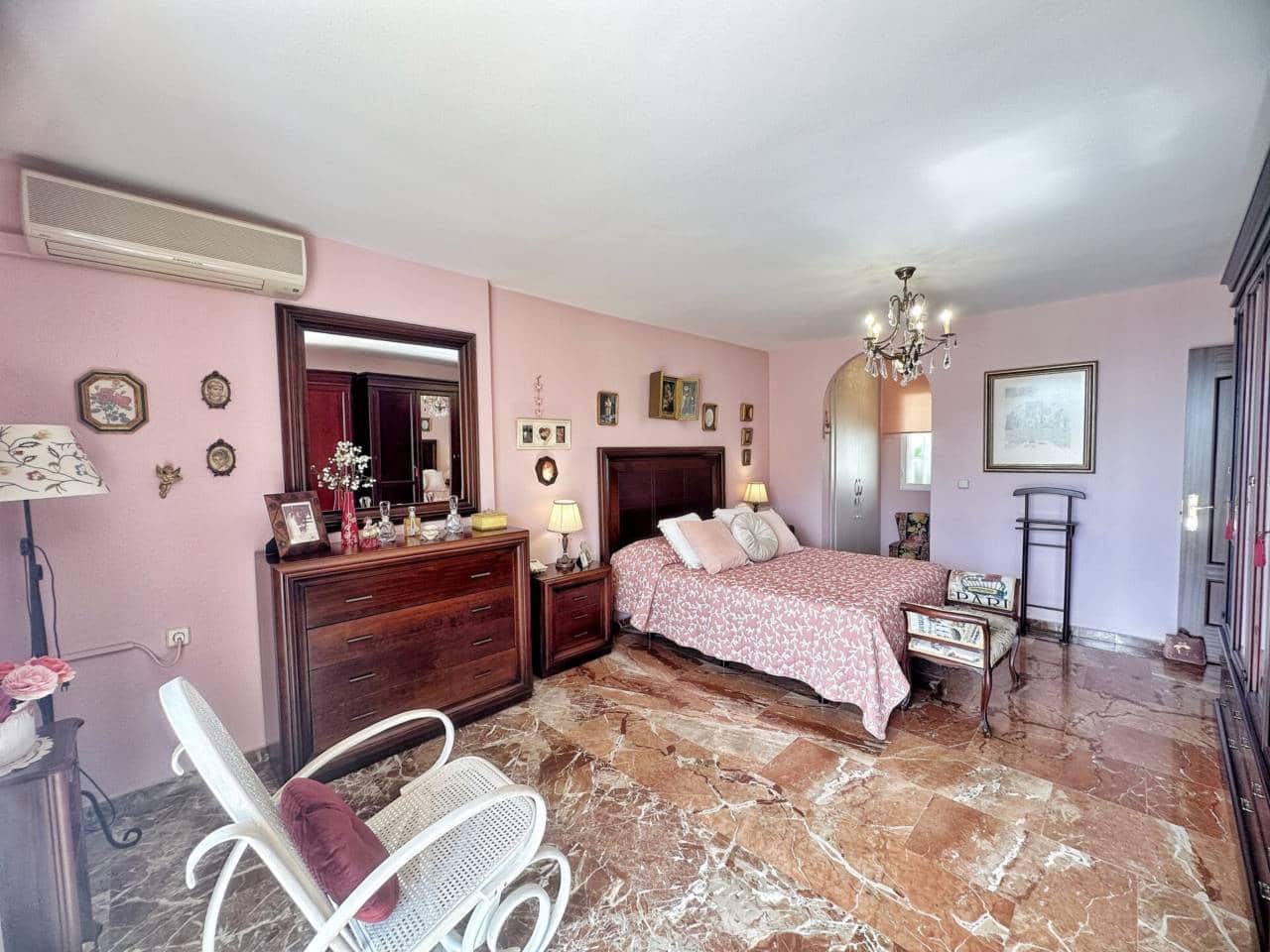 4 bedroom Villa for sale in Rincon de la Victoria with pool garage - € 685,000 (Ref: 9508099)