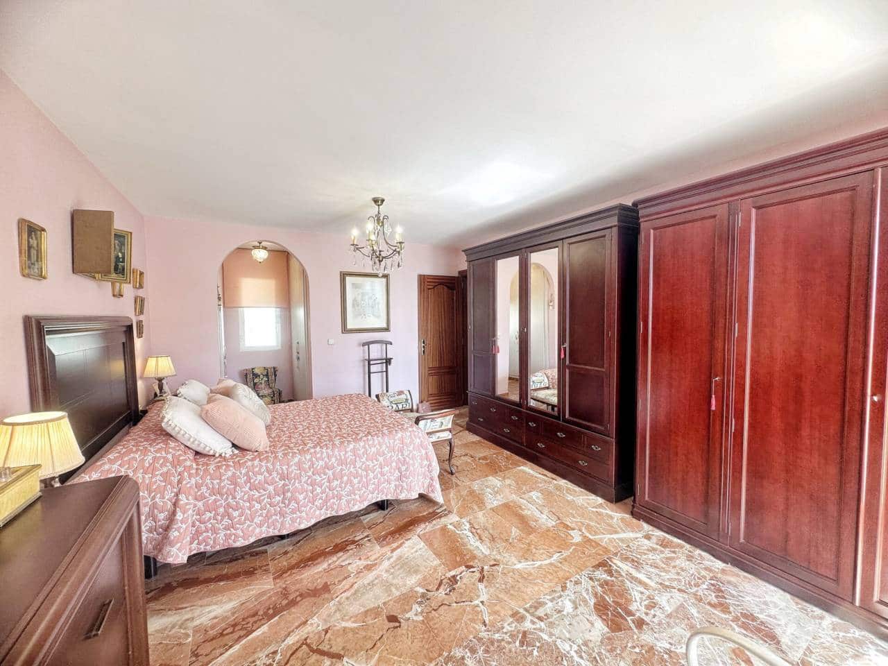 4 bedroom Villa for sale in Rincon de la Victoria with pool garage - € 685,000 (Ref: 9508099)