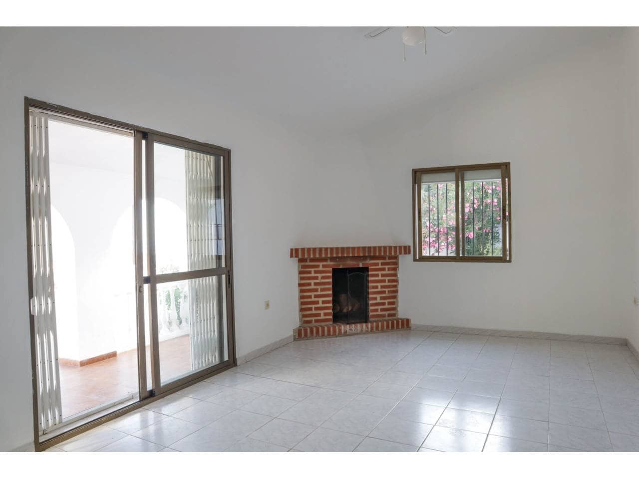 4 makuuhuone Maalaistalo myytävänä paikassa Torrox Park mukana 
autotalli - 355 000 € (Ref: 9554403)