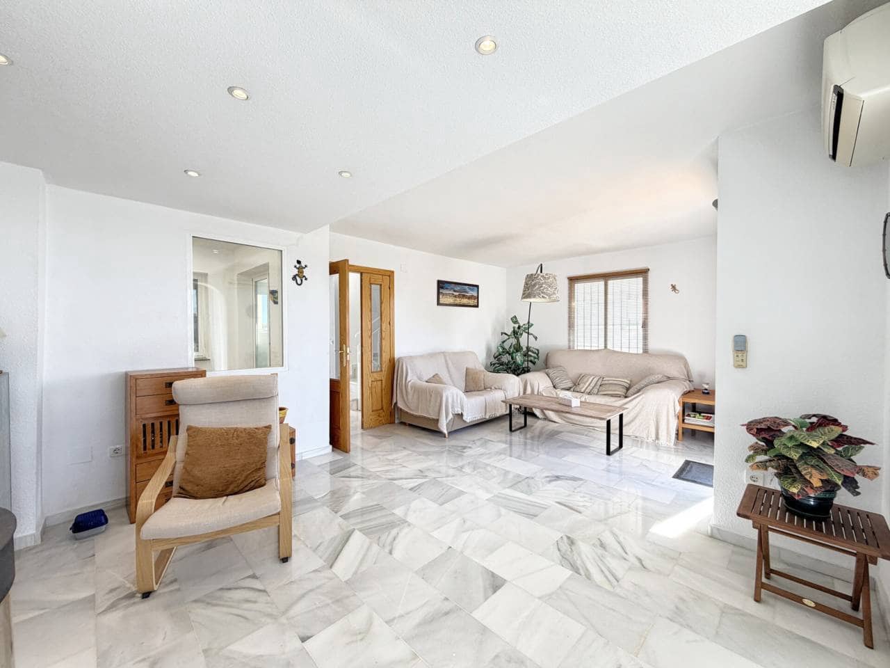 3 slaapkamer Rijtjeshuis te koop in Anoreta met zwembad garage - € 495.000 (Ref: 9575367)