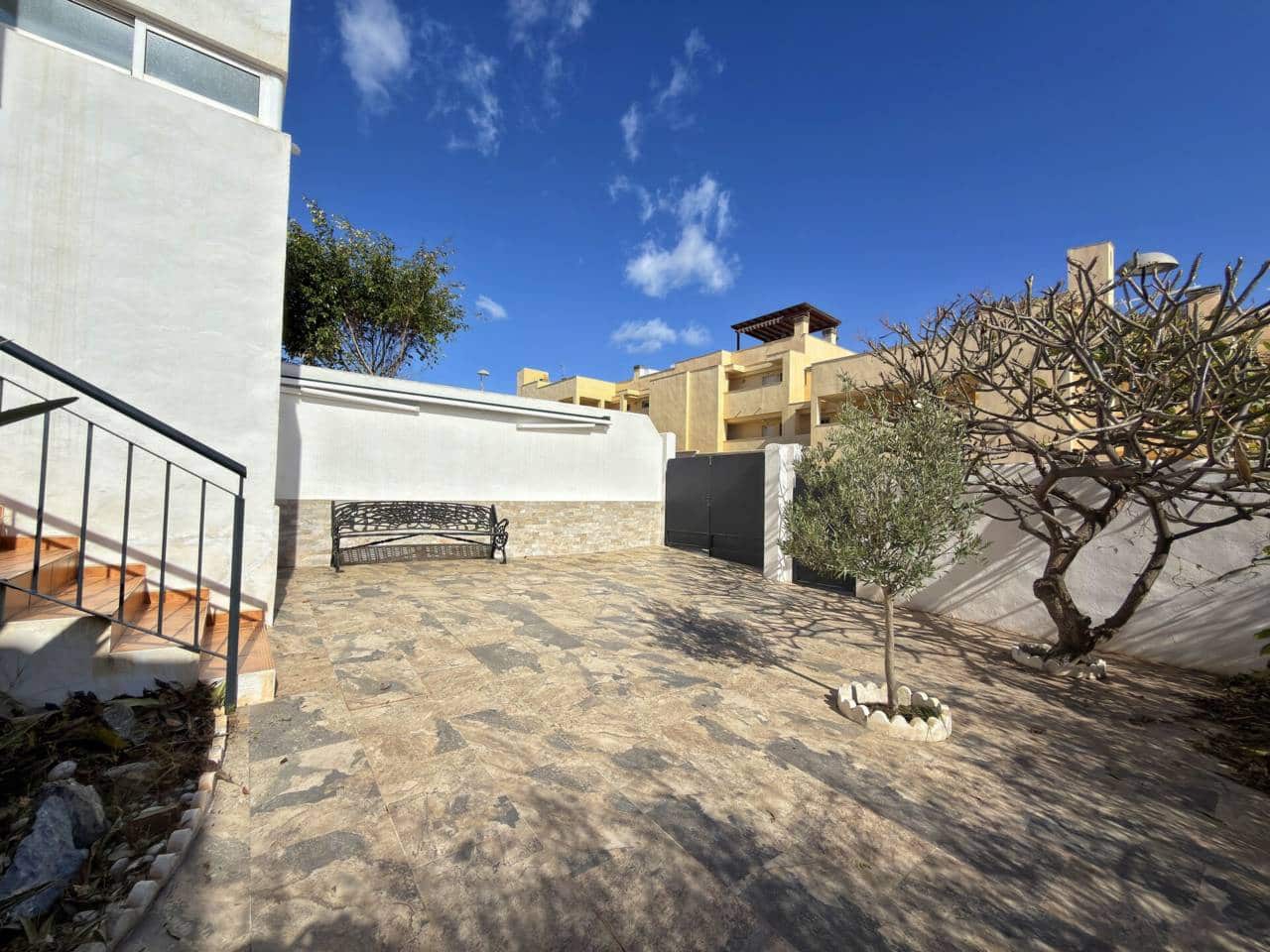 3 slaapkamer Rijtjeshuis te koop in Anoreta met zwembad garage - € 495.000 (Ref: 9575367)