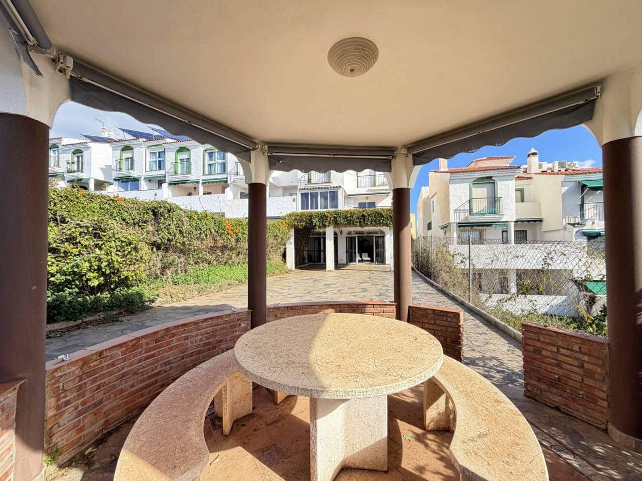 3 slaapkamer Rijtjeshuis te koop in Anoreta met zwembad garage - € 495.000 (Ref: 9575367)