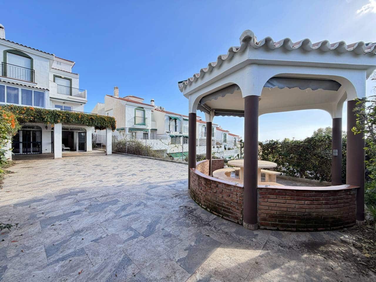 3 slaapkamer Rijtjeshuis te koop in Anoreta met zwembad garage - € 495.000 (Ref: 9575367)