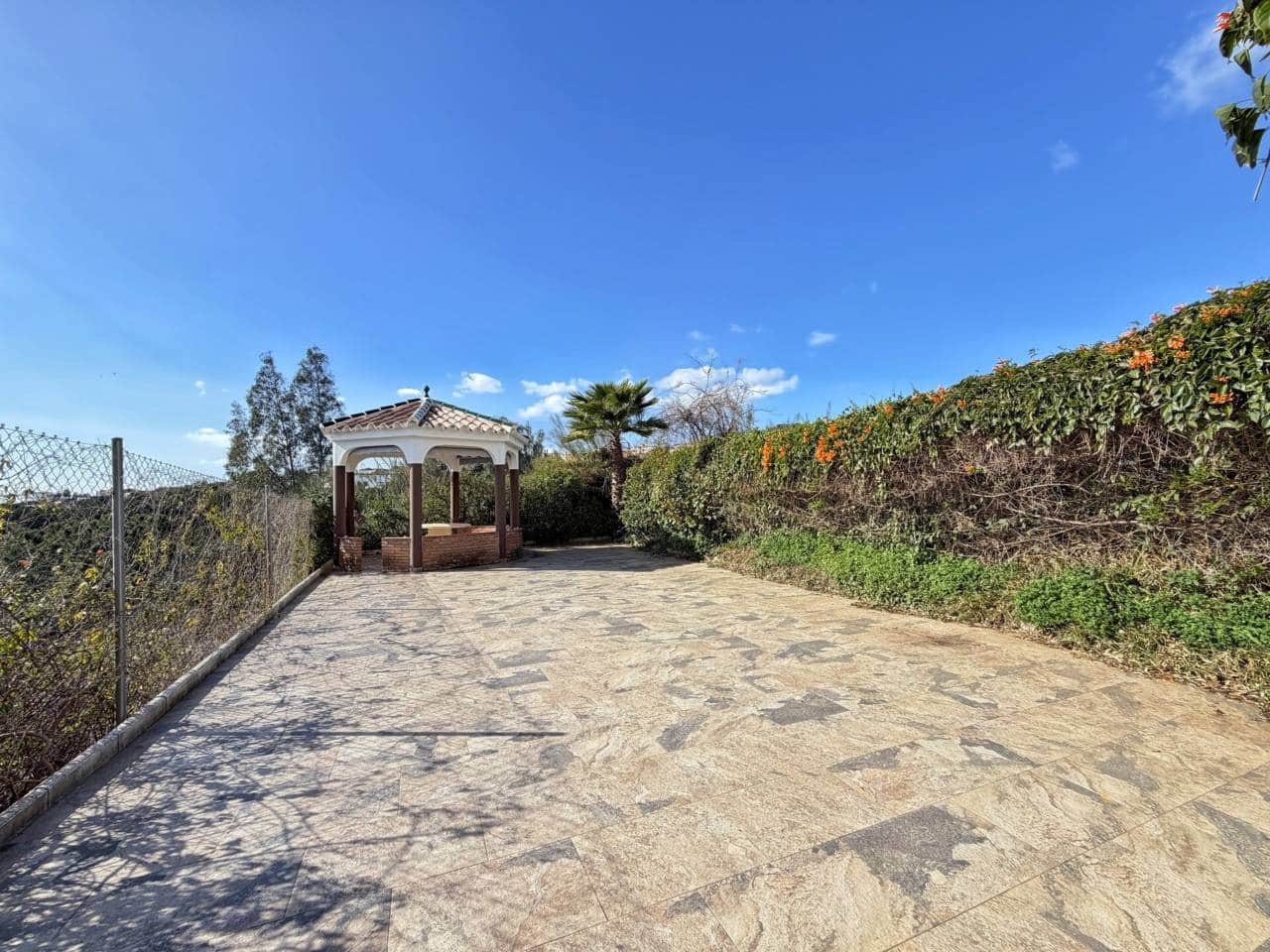 3 slaapkamer Rijtjeshuis te koop in Anoreta met zwembad garage - € 495.000 (Ref: 9575367)