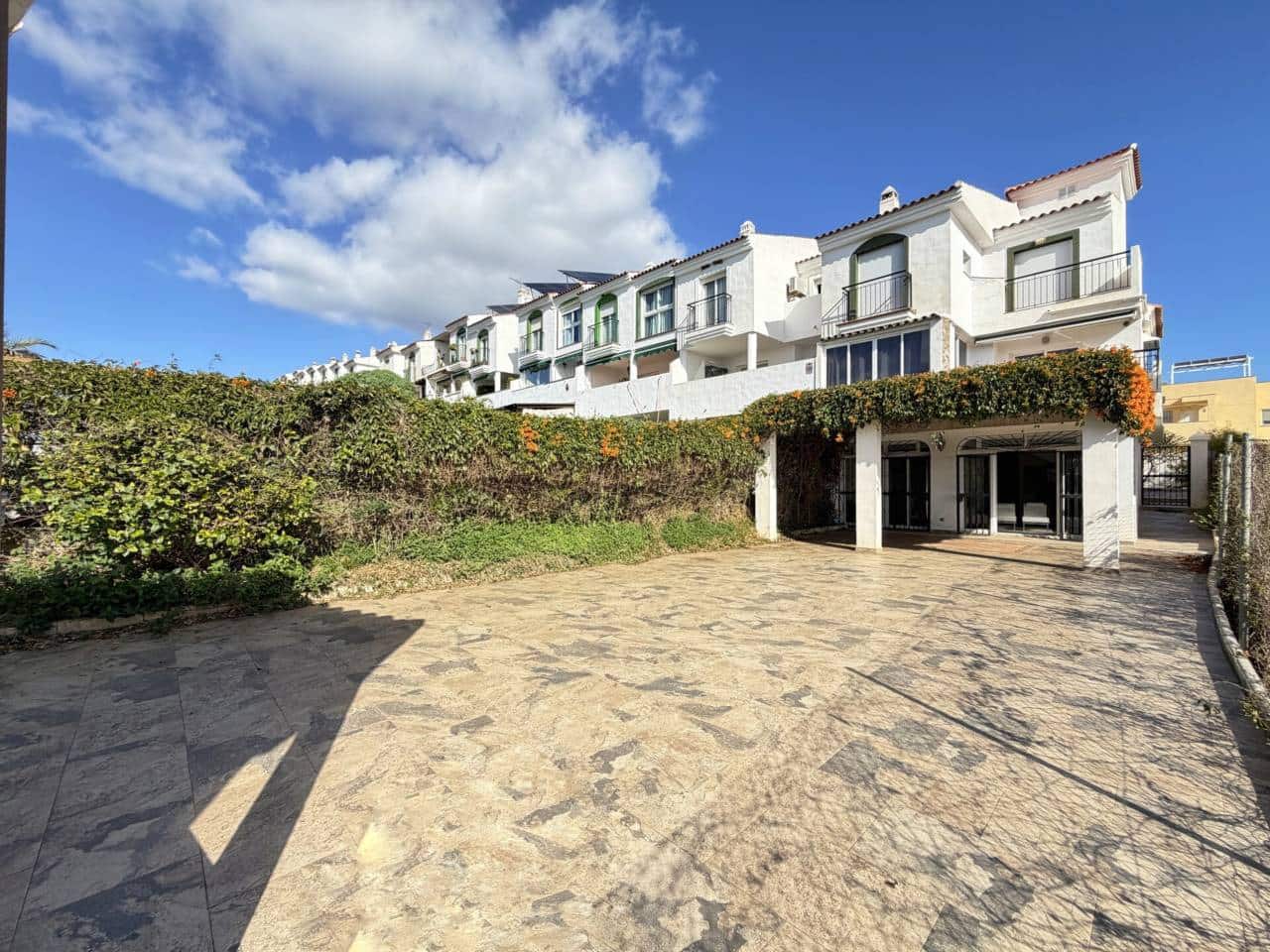 3 slaapkamer Rijtjeshuis te koop in Anoreta met zwembad garage - € 495.000 (Ref: 9575367)