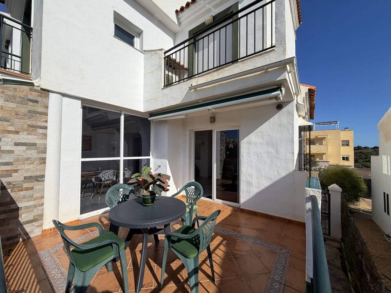 3 slaapkamer Rijtjeshuis te koop in Anoreta met zwembad garage - € 495.000 (Ref: 9575367)