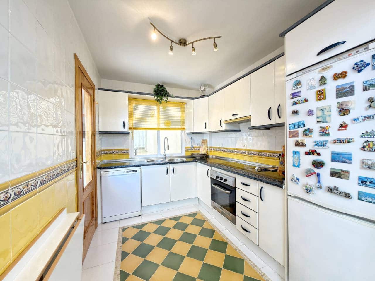 3 slaapkamer Rijtjeshuis te koop in Anoreta met zwembad garage - € 495.000 (Ref: 9575367)