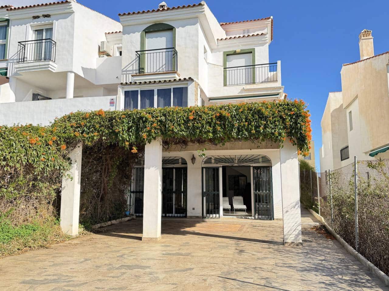 3 slaapkamer Rijtjeshuis te koop in Anoreta met zwembad garage - € 495.000 (Ref: 9575367)