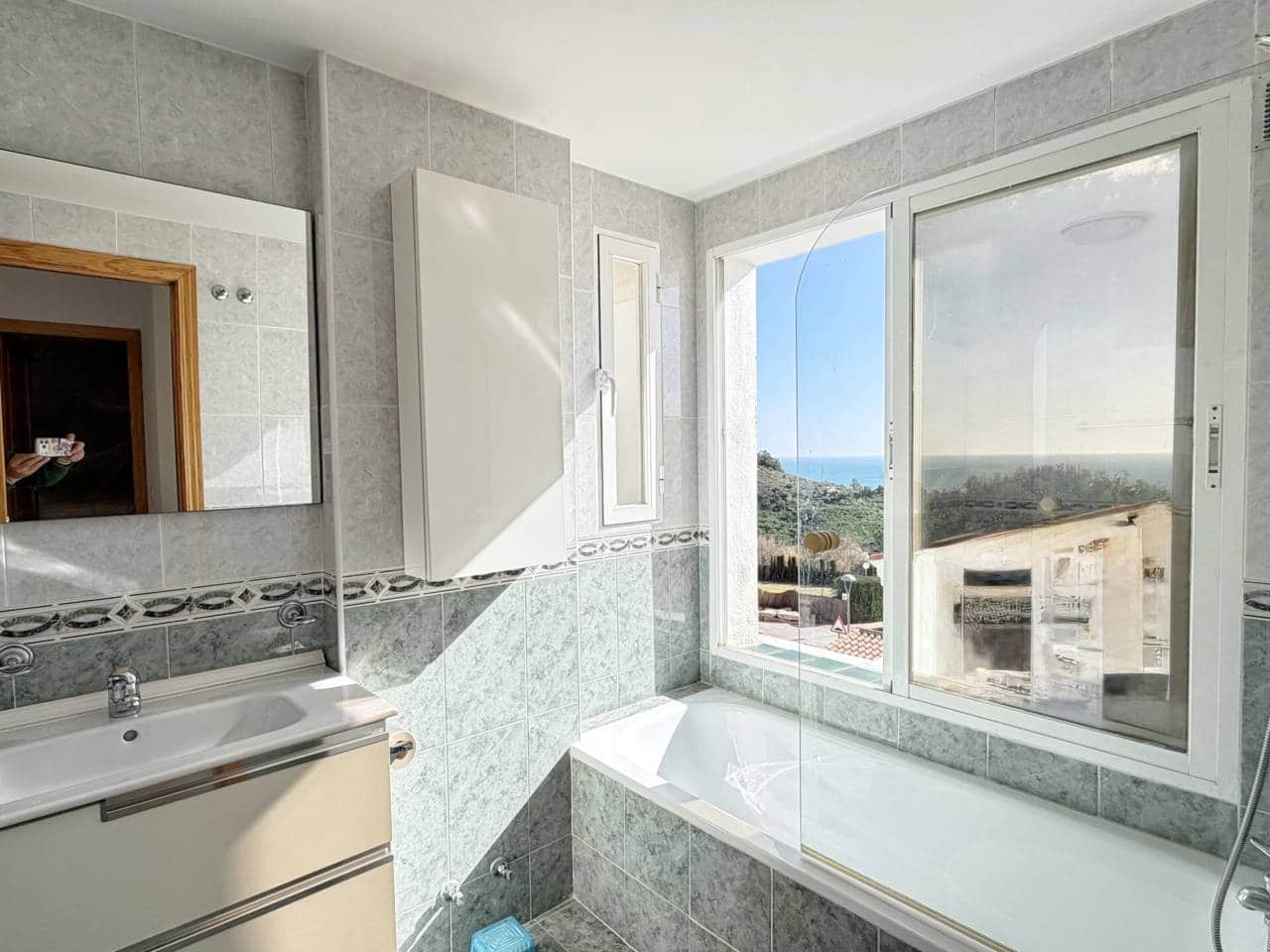 3 slaapkamer Rijtjeshuis te koop in Anoreta met zwembad garage - € 495.000 (Ref: 9575367)