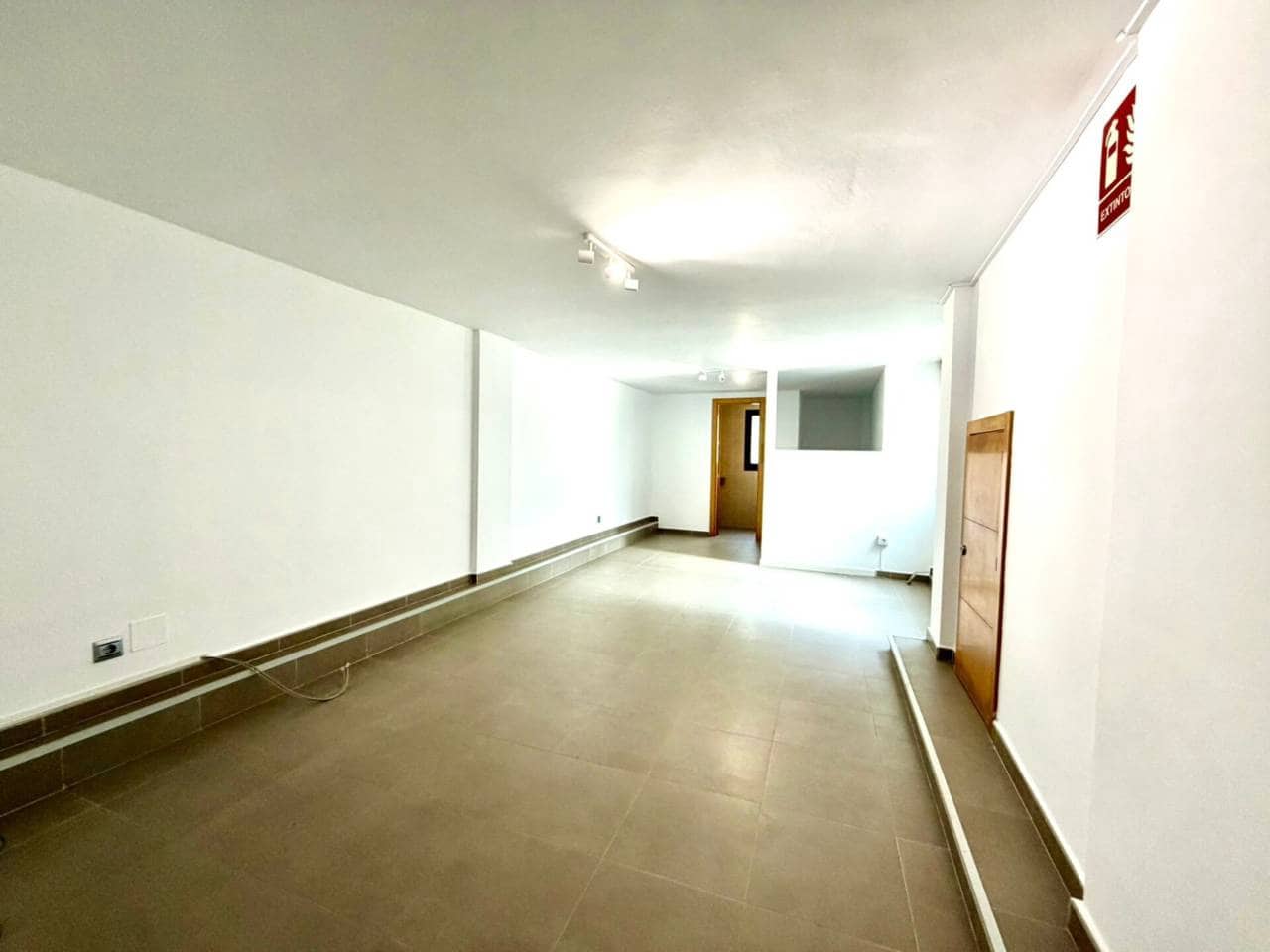 Commercial for rent in Rincon de la Victoria - € 850 (Ref: 9590609)