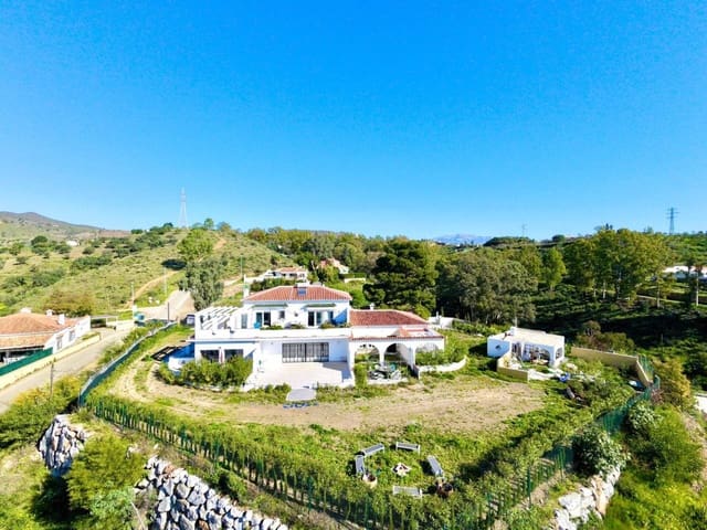 5 makuuhuone Huvila myytävänä paikassa Vélez-Málaga mukana 
autotalli - 1 885 000 € (Ref: 9626301)